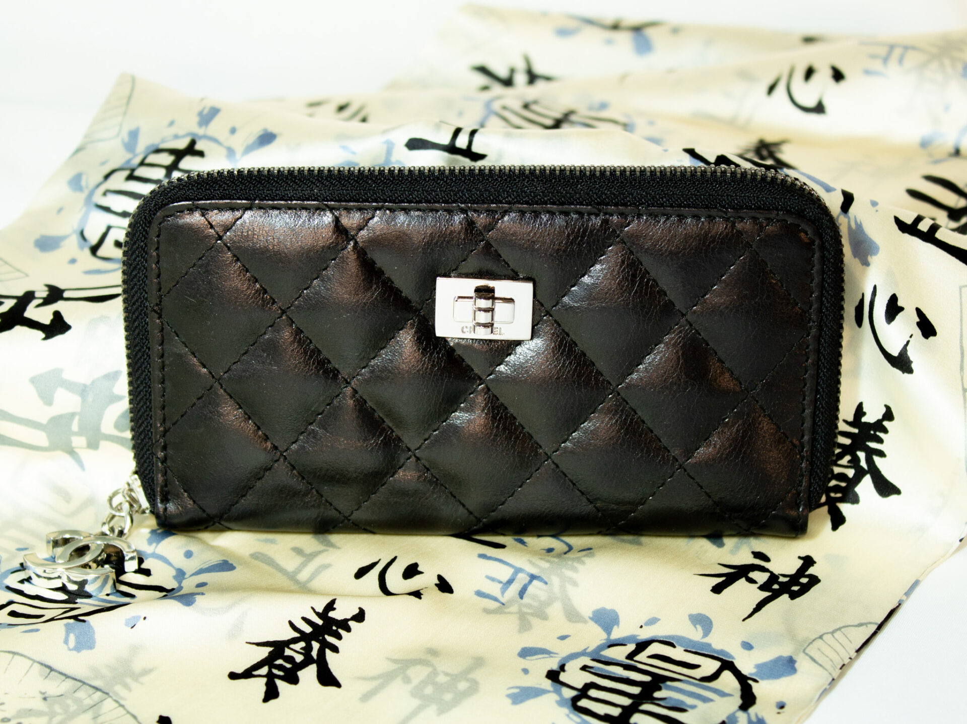 CHANEL, Bags, Chanel Zipped Card Holder Black