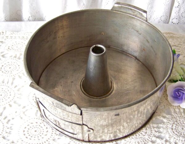 Vintage Vanity Angel Food Cake Pan