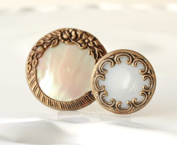 Mother of Pearl Buttons Vintage 1940s