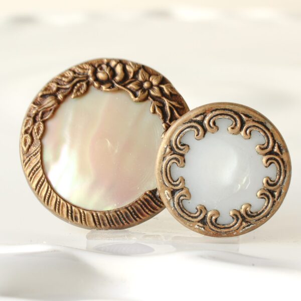 Mother of Pearl Buttons Vintage 1940s