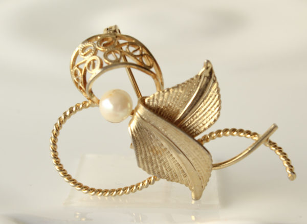 Golden Leaf Brooch Solitaire Pearl