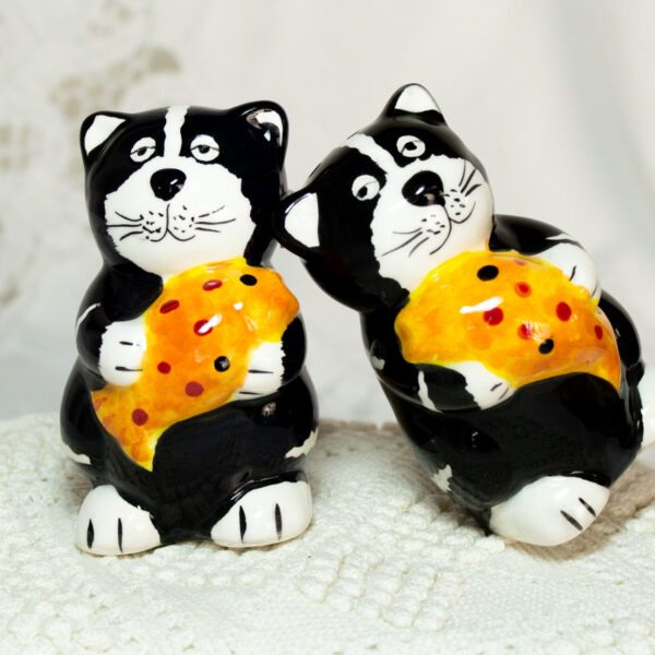 Cat Holding Fish Salt And Pepper Shakers Fun Holiday Time