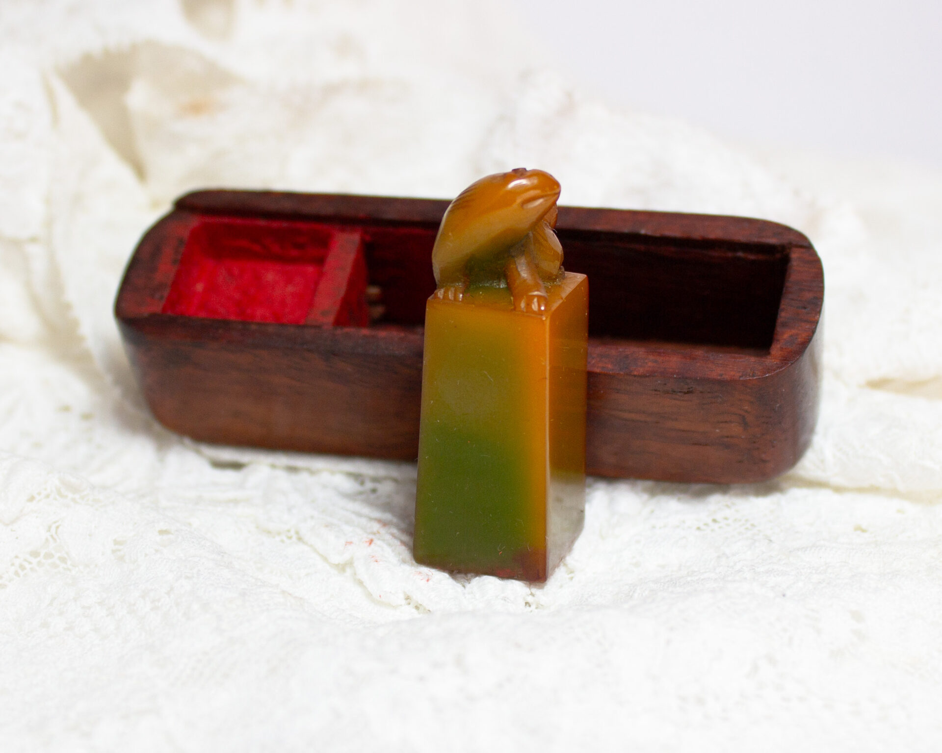 Vintage Beaver Seal Stamp in Wood Box