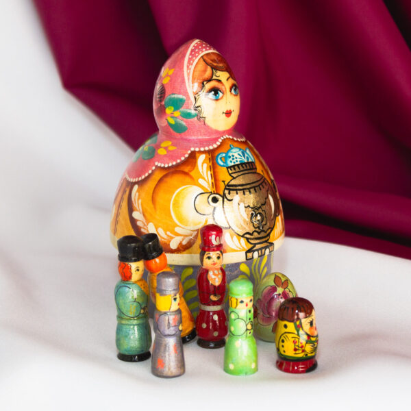 wood nesting dolls